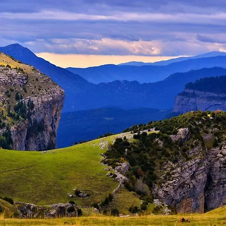 Apartamento Ainsa 公寓 *